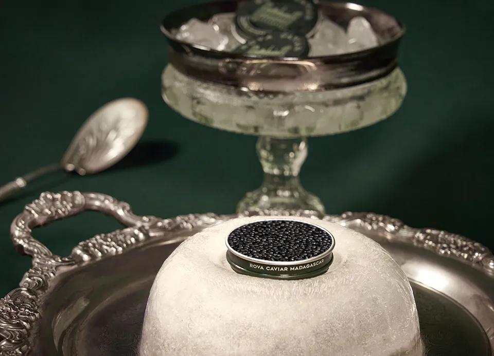 Photo d'ambiance du caviar Persicus sur dôme de glace 