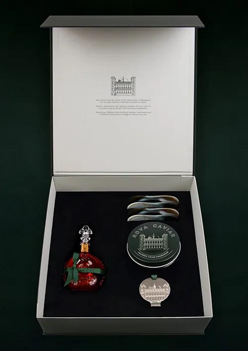 Coffret cadeau cognac Louis XIII, caviar de 125g  et accessoires