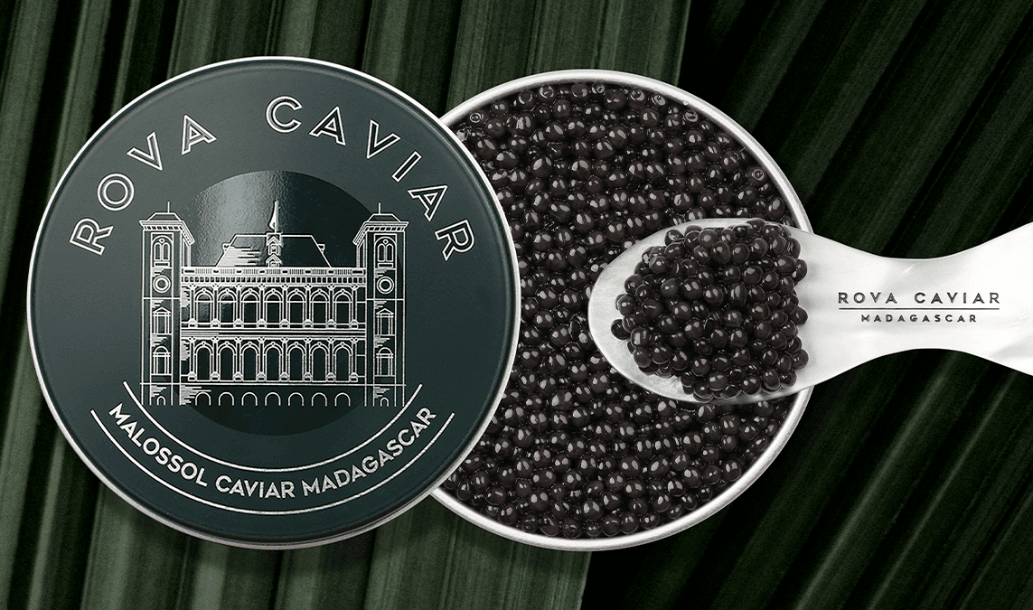 Caviar Persicus ouvert sur fond naturel avec cuillère en nacre