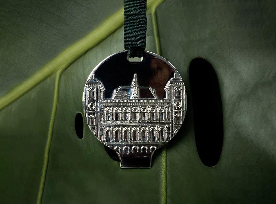 Caviar key with engraving of the Rova Palace