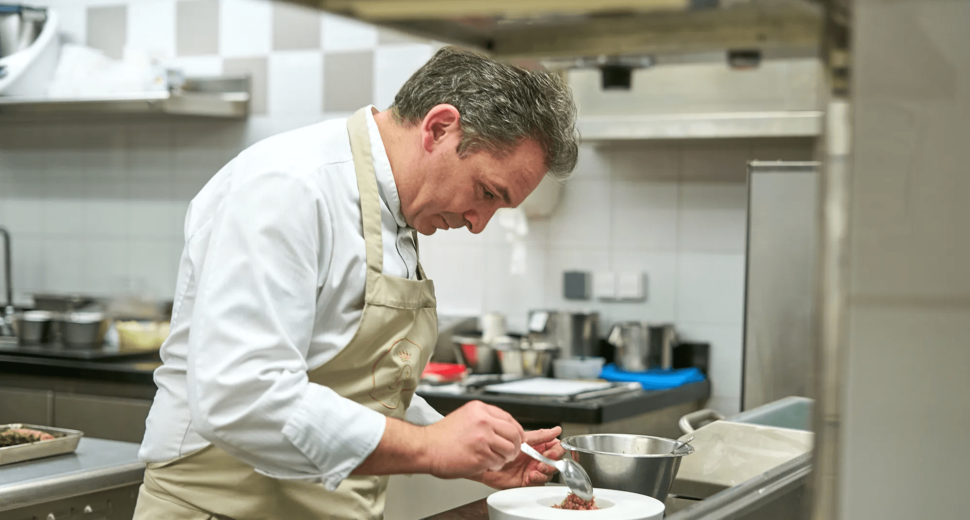 Chef Boris Campanella en train de cuisiner